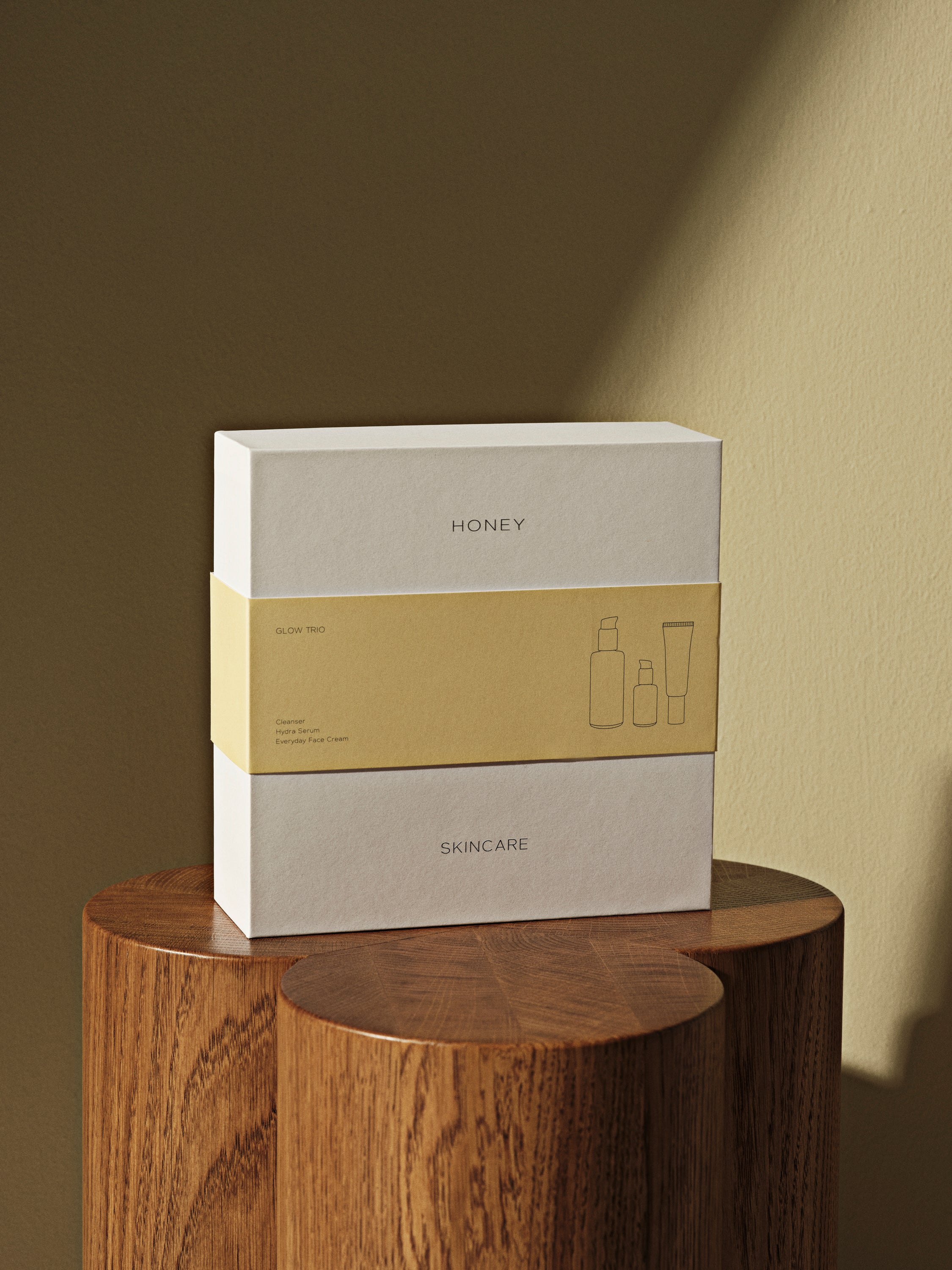 Gaveæske med parfumefri ren hudpleje - Honey cleanser face wash hydra serum og hverdags ansigtscreme