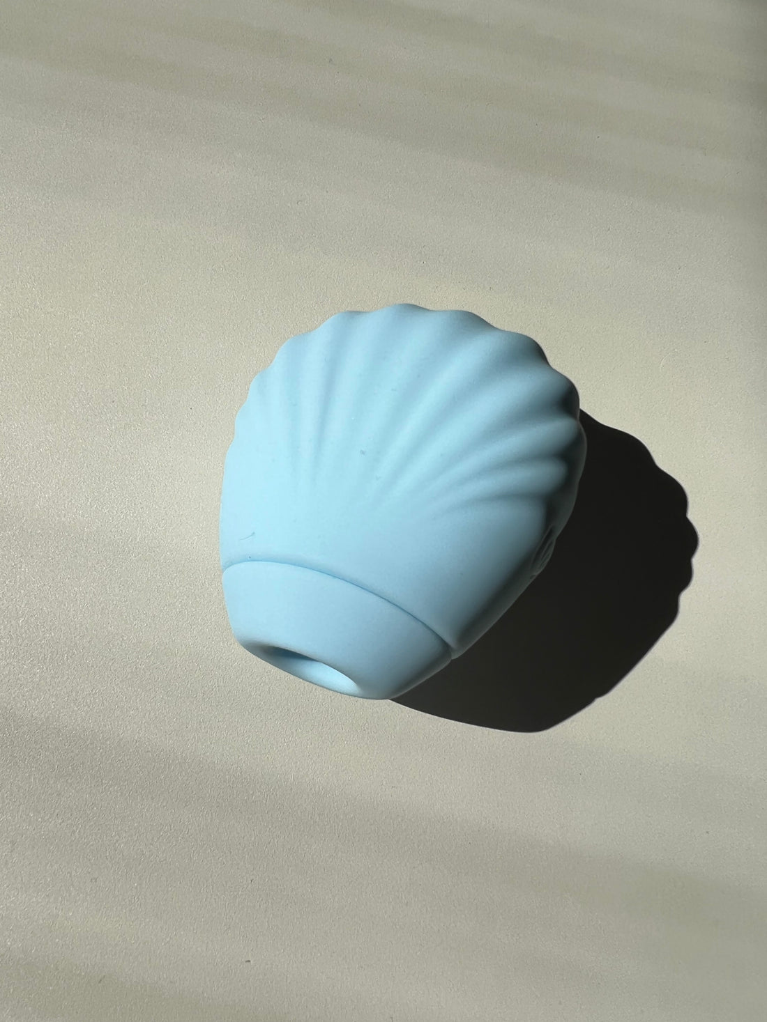 Lyseblå clamy vibrator fra Peech