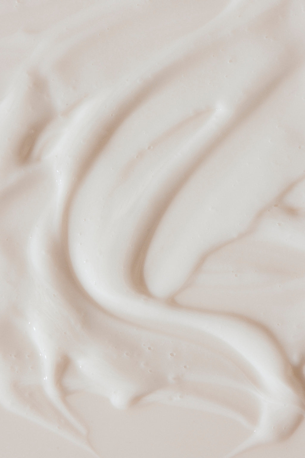 Nærbillede af naturligt og parfumefrit dobbelt A-vitaminserum