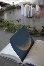 Indlæs billede til gallerivisning Hola Luna - a moon journal
