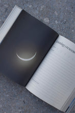 Indlæs billede til gallerivisning Hola Luna - a moon journal

