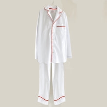 Indlæs billede til gallerivisning On Cloud Nine • Klassisk pyjamas hvid med koral kant
