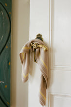 Indlæs billede til gallerivisning Cashmere tørklæde med gul stribe
